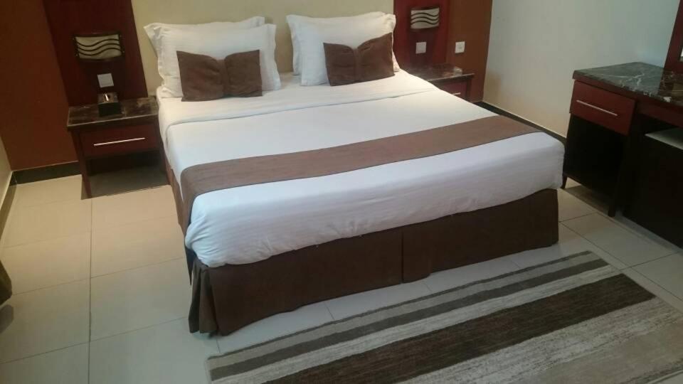 Al Muhaidb Al Nadwa Riyadh Exteriör bild